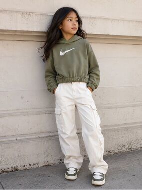 Nike Therma-FIT Cropped Hoodie Sweatshirt Girls Small 8-10 years .